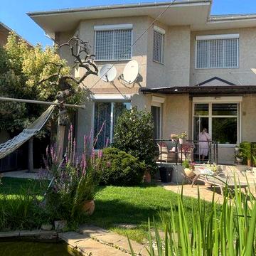 В продаже двухэтажный дом с ремонтом (209-993)