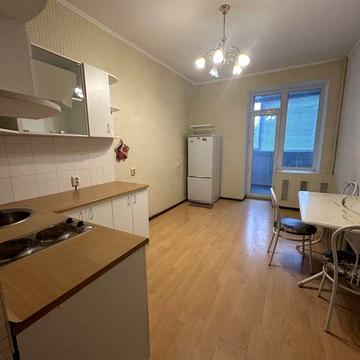 Сдам  просторную квартиру10000грн. Рабочая