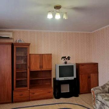 Оренда квартири на Таврійському . Будинок цегла .