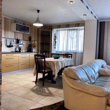 Красивая 2 к.кв на Сахарова с просторной кухней-студией 25м2! 4 этаж!
