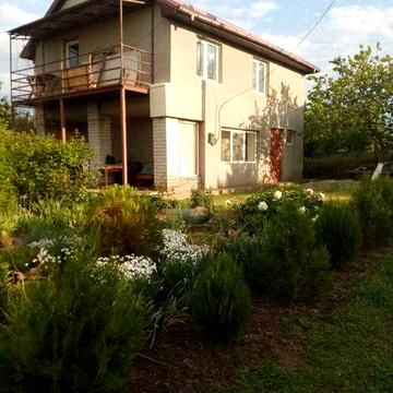 Дачна ділянка з будинком