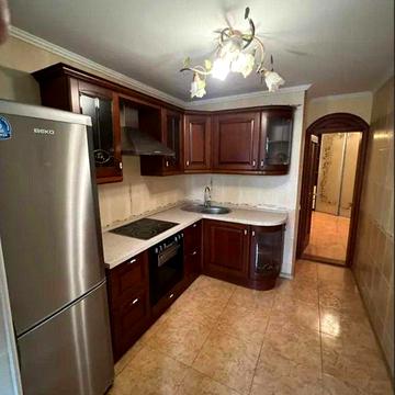 Красивая 2 комнатная квартира, закрытая территория! 2 безопасный этаж!