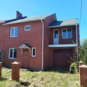 Продається 2-поверховий будинок з гаражем в  м.Красилів, район Левада