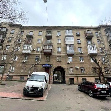3 комнатная в центре в сталинке