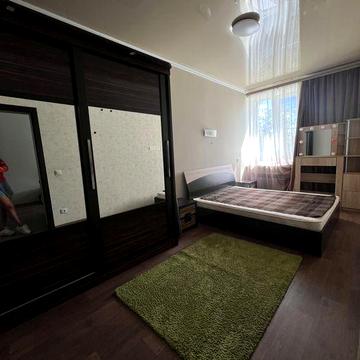 Сдам просторную 1-комн квартиру м.Защитников Украины!