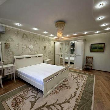 Оренда 4-кімнатної квартири з інвертором в центрі міста