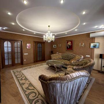 Оренда 4-кімнатної квартири з інвертором в центрі міста