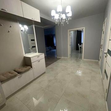 Здається трикімнатна квартира на довготривалу оренду