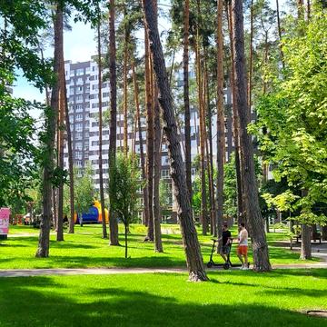 Простора 3 х кімнатна квартира біля Центрального парку .