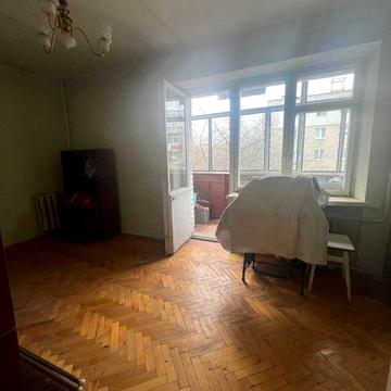 Продаж 2-кімнатної квартири на вул. Роксоляни