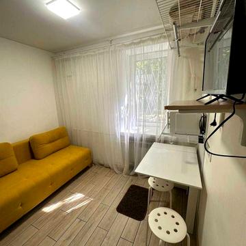 Академіка Доброхотова вул., 7