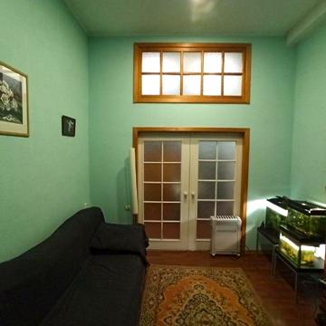 Сдам двухкомнатную в центре