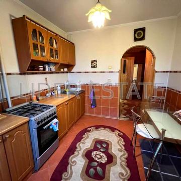 "Продаж двокімнатної квартири в Ужгороді"