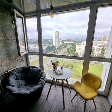 Оболонська пл. (Дружби Народів СРСР), 1