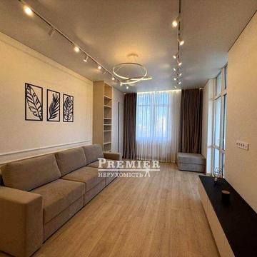 Продам 3 кімнатну квартиру з сучасним ремонтом на пр. Шевченко.