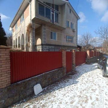 Здається чудовий 4 кімнатний Будинок на Старому Місті.