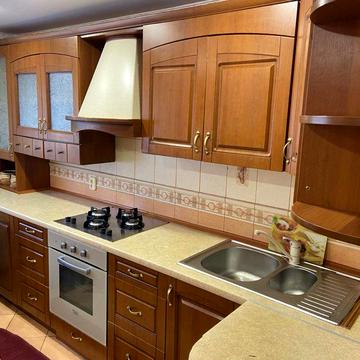 Здається в оренду пів будинку з окремим входом