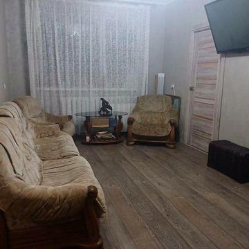 Хороша трикімнатна квартира з кухнею-студією