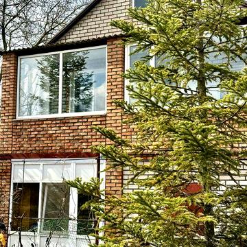 Будинок с Вільне 2 поверхи, гараж, зем 8 сот приват