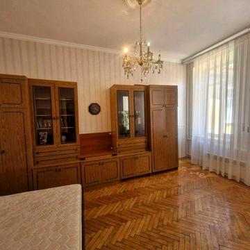 Центр  Сдам однокомнатную квартиру  возле Нового рынка