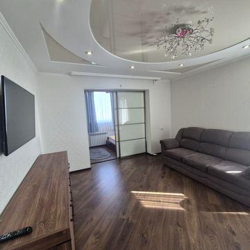 Продам крупногабаритную двухкомнатную квартиру на Королева