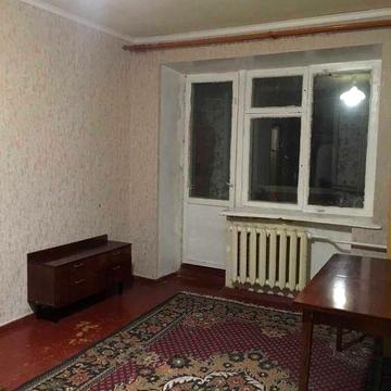 Сдам 1 но комнатную гостинку по Леси Украинки