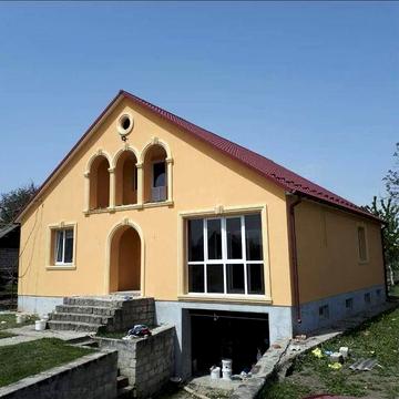 Продам гарний будинок з ремонтом і меблями в місті Сокиряни