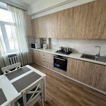 Оренда 2кімн квартири  проспект Чорновола 1 ( Оперний театр)