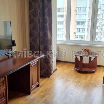 Раїси Окіпної вул., 5