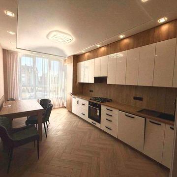 Продаж 2-х кім квартири  вул. Героїв Крут(р-н Тролейбусна Наукова)