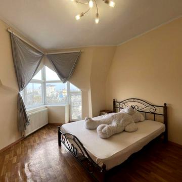 Продаж великої 2к квартири 77.6 кв. м поруч з залізничним вокзалом