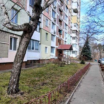 Святошинский р-н  Пушиной 49