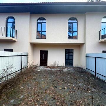 Продам таунхаус з чистовим оздобленням мінімальне оформлення