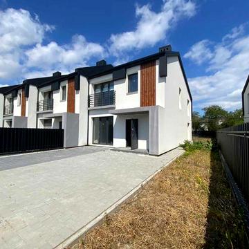 Продаж 2 поверхового таунхауса з ділянкою 3.26 сотки