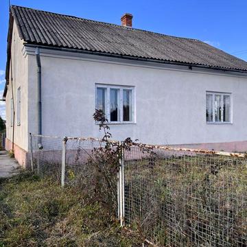 Будинок в селі Тартаків