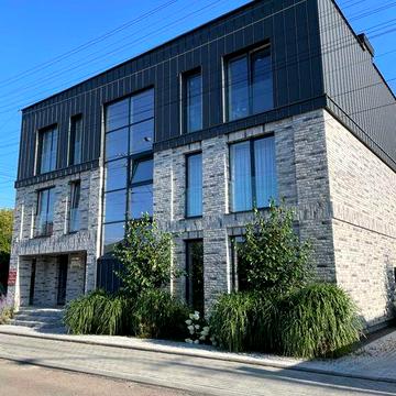 Продам квартиру з власним подвірʼям. 63.4м² Клубний будинок. 12 школа.