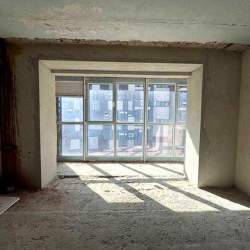 Здана 1-кім. квартира 51 м2 + комора