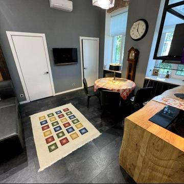 Продаж трикімнатної-студії в центрі!!