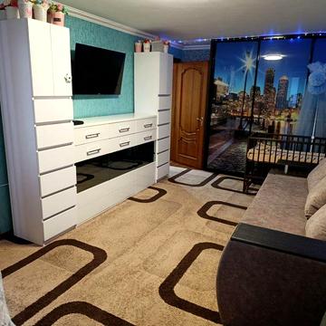Продам 2-к квартиру з окремим входом на Вишеньці