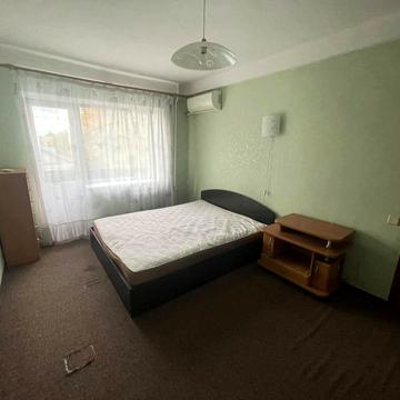 Михайла Стельмаха вул., 6