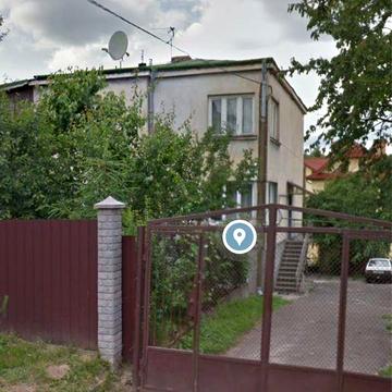 Оренда 1/2 будинку з власним садом та паркінг