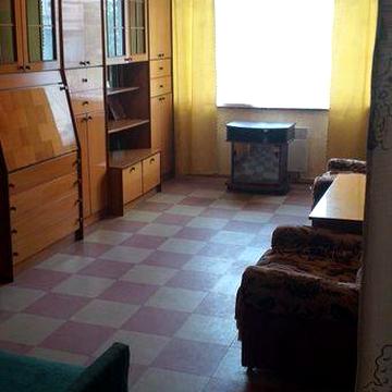 Сдам 2х комнатную квартиру на длительный срок.