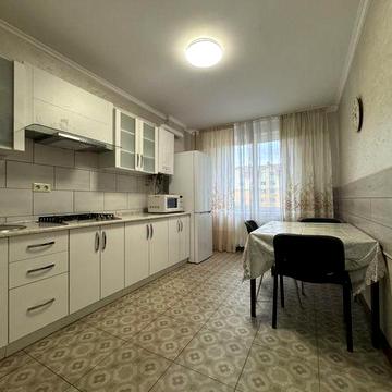 Здається в оренду велика, доглянута 1 к! Київський маєток