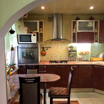 Продам 4-х кімнатную квартиру на пр-ті 200- річчя  Кривому Рогу