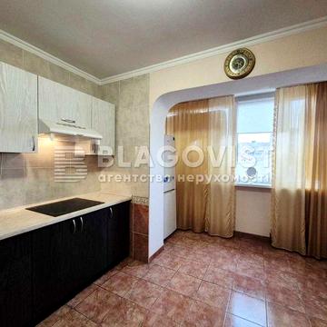Продаж 4-к квартири 99 м.кв. Гарний стан. Троєщина, Закревського, 13