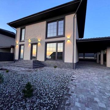 Продається два сучасних  будинки