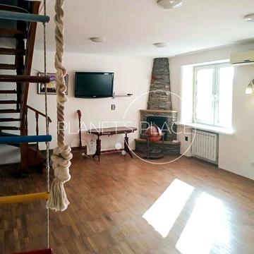 Продаж без комісії дворівнева 6к квартиру на вулиці Гоголівська, 27