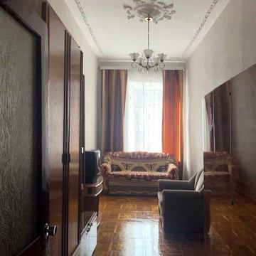 Центр. Кировский  сквер. ул. Успенская 52