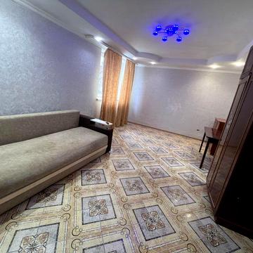 Оренда 2 кімнатного будинку на Зарічанській