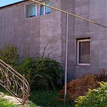 Продається будинок  на Мікрорайоні .